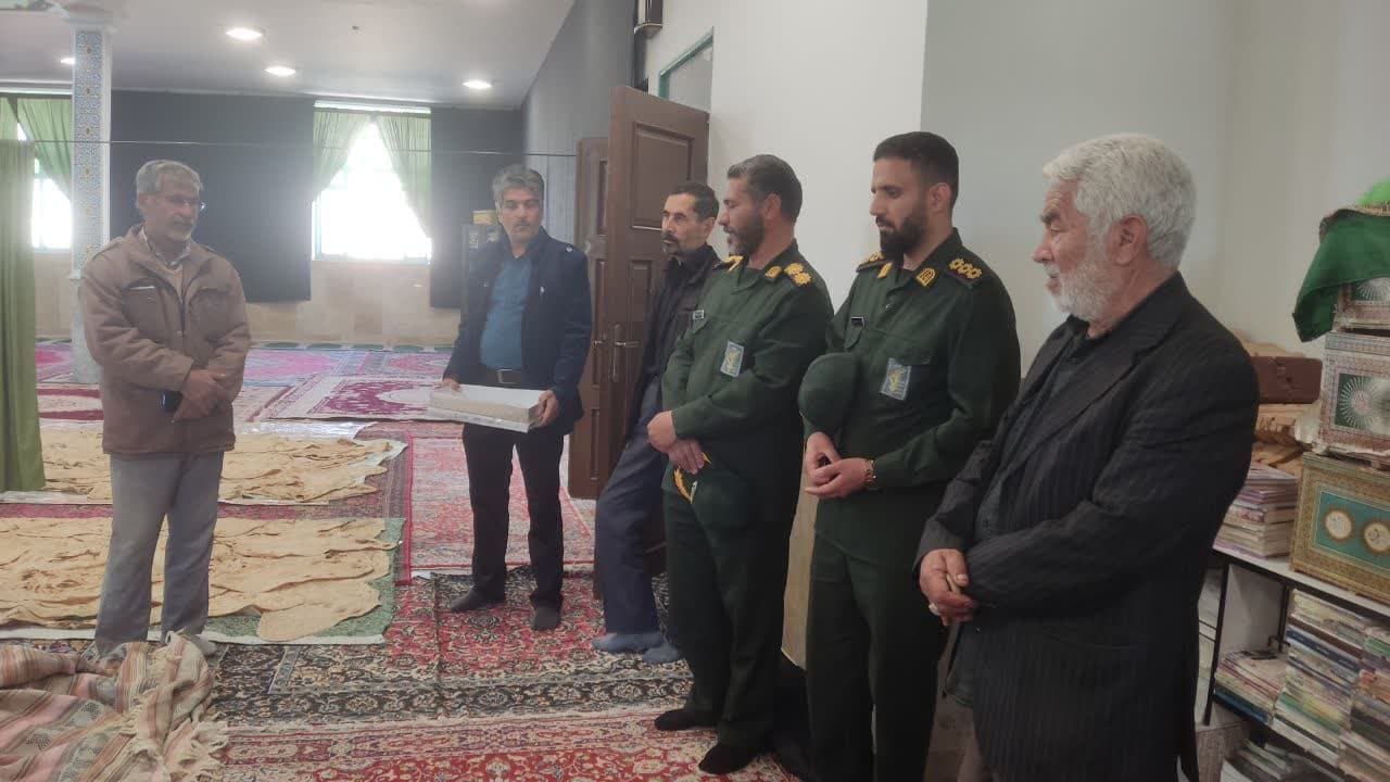 پخت ۳۰۰۰ نان محلی برای رزمندگان اسلام 